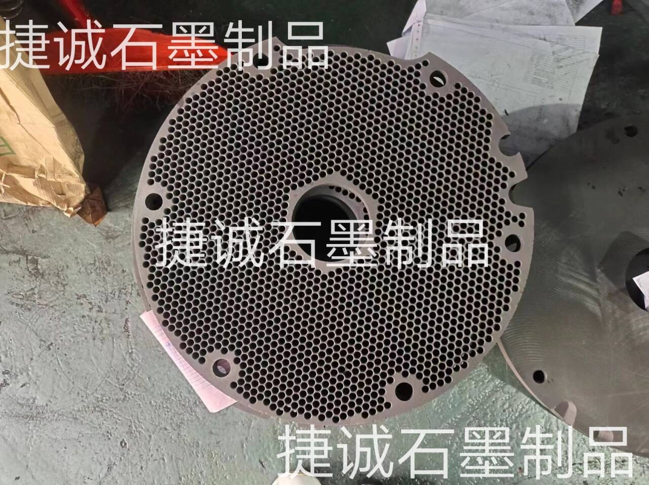 石墨盤(pán)，石墨燒結(jié)盤(pán)，石墨盤(pán)加工，銅管燒結(jié)石墨盤(pán)，導(dǎo)熱燒結(jié)石墨盤(pán)，鐘罩爐石墨盤(pán)，推板爐石墨盤(pán)，石墨盤(pán)生產(chǎn)廠家